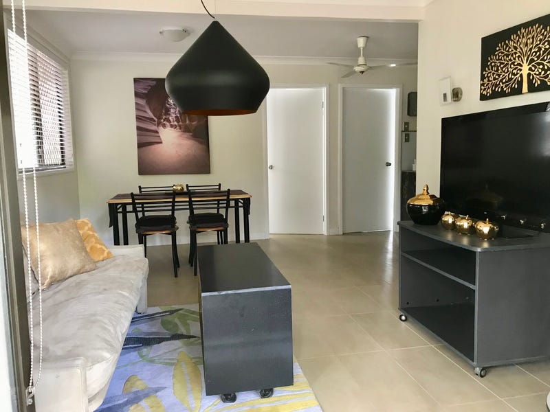 4 Bedroom House + 2 26