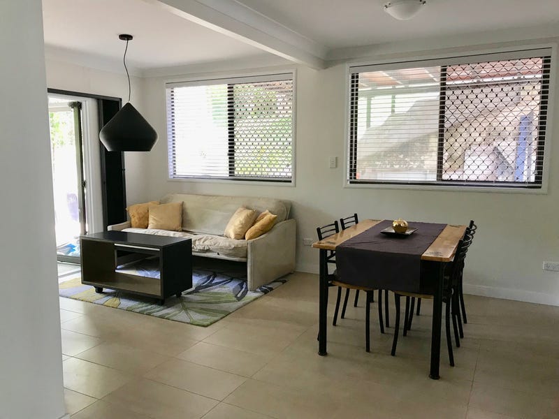 4 Bedroom House + 2 27