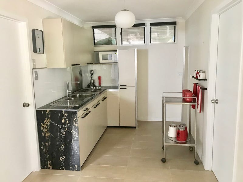 4 Bedroom House + 2 28