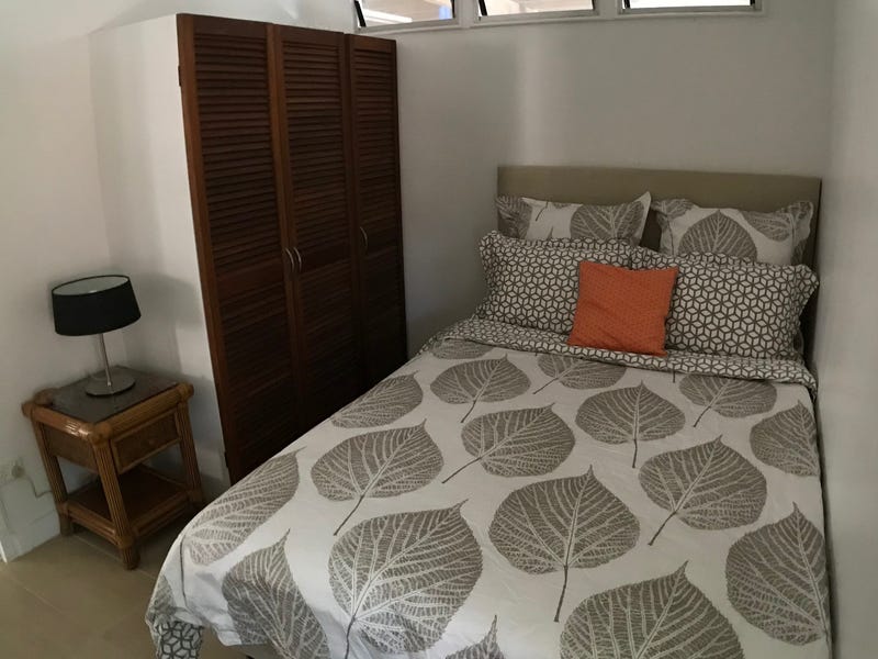 4 Bedroom House + 2 30