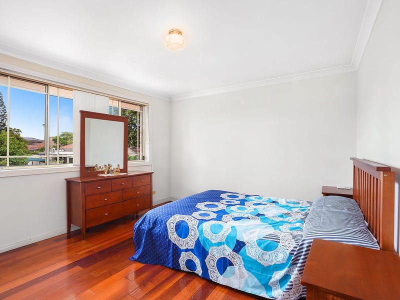 Spacious Townhouse in Great Location 4