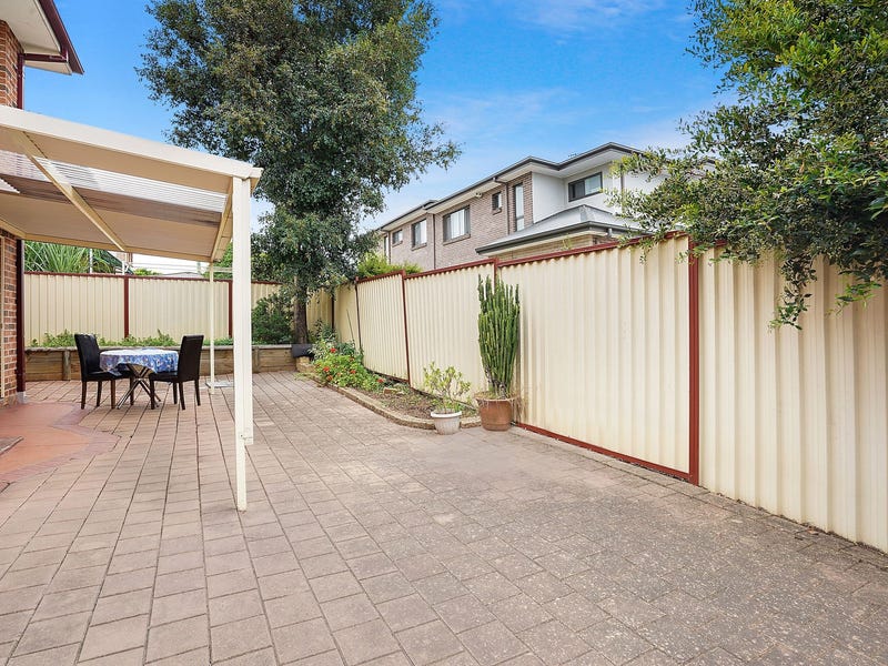 Spacious Townhouse in Great Location 6