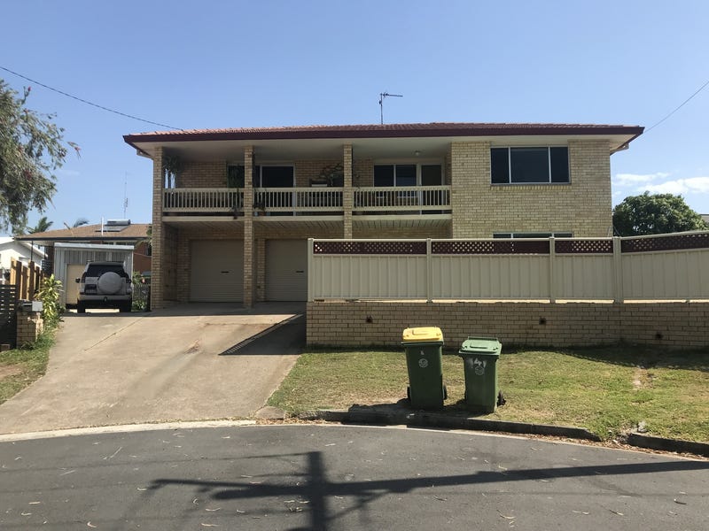 Large Renovated Family Home close to Beach
