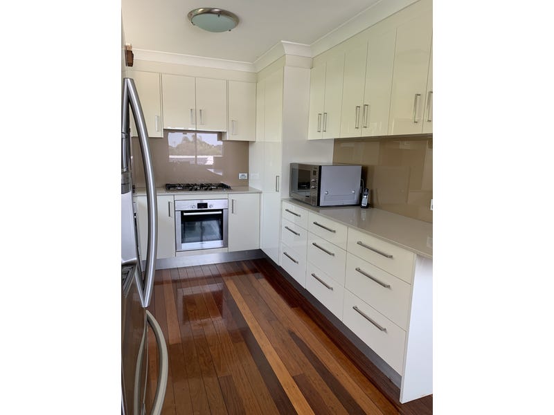 Large Renovated Family Home close 2