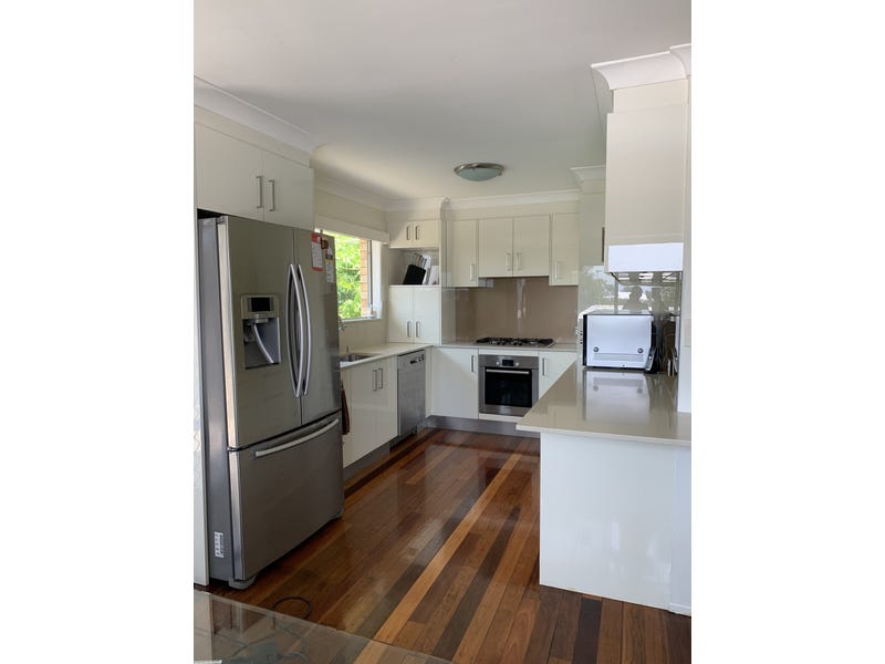 Large Renovated Family Home close 4