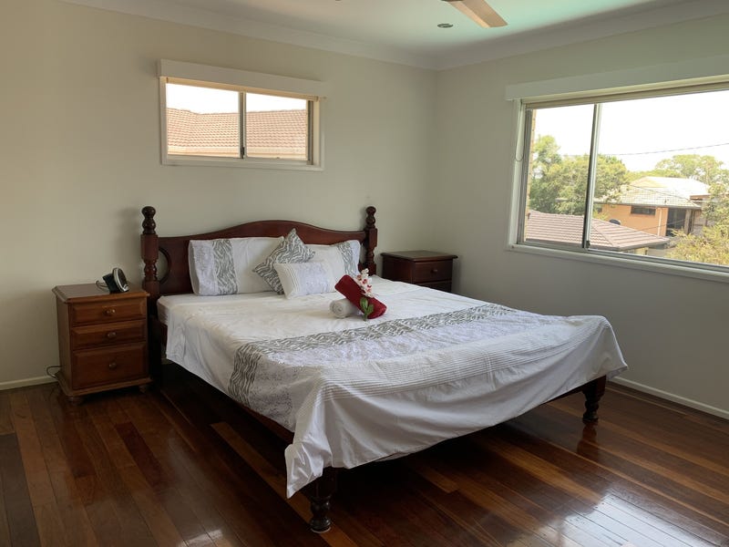Large Renovated Family Home close 10