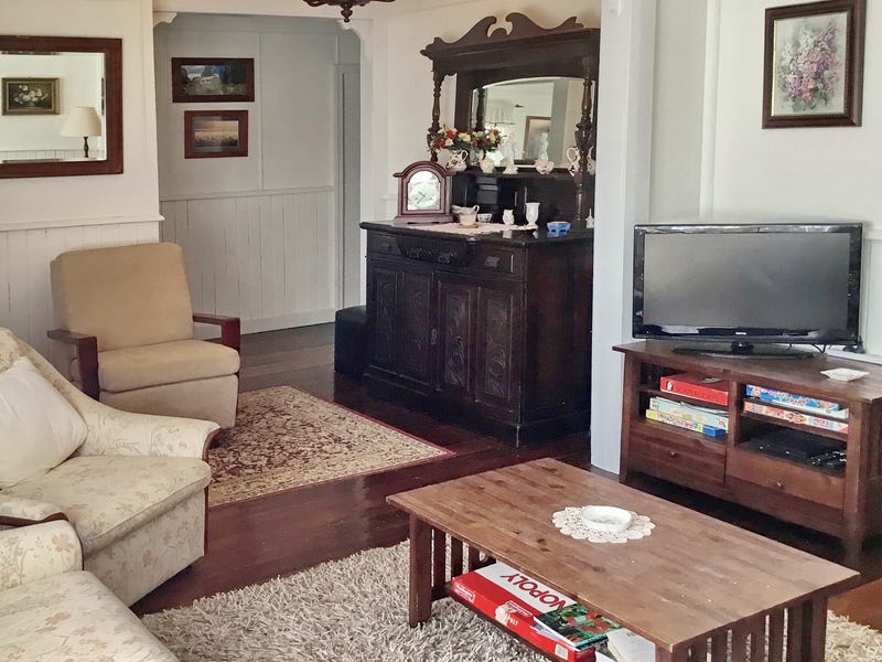 CHARACTERFUL AND CHARMING COTTAGE! 7