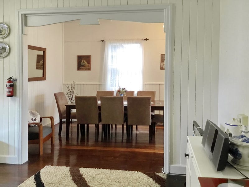 CHARACTERFUL AND CHARMING COTTAGE! 9