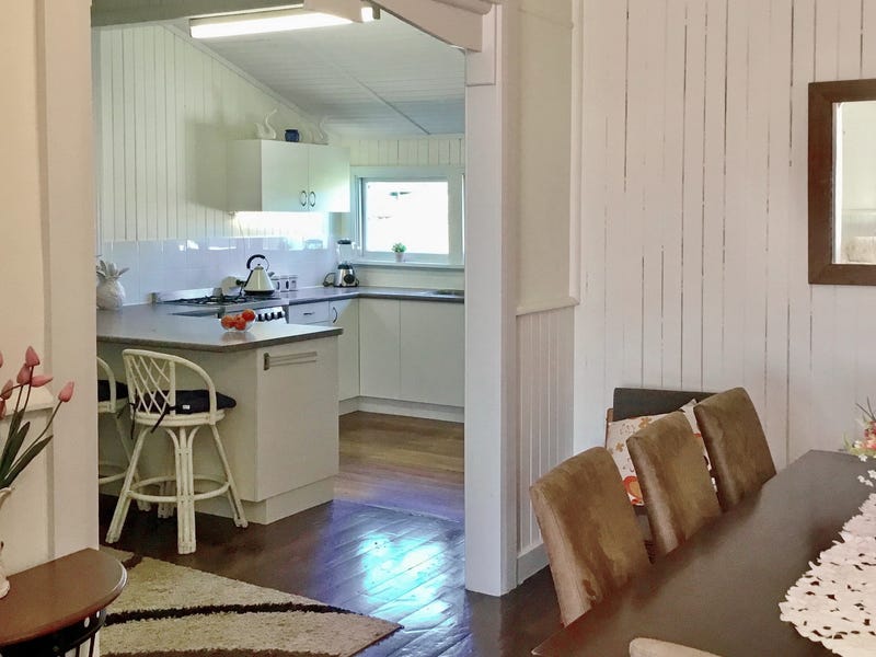 CHARACTERFUL AND CHARMING COTTAGE! 10
