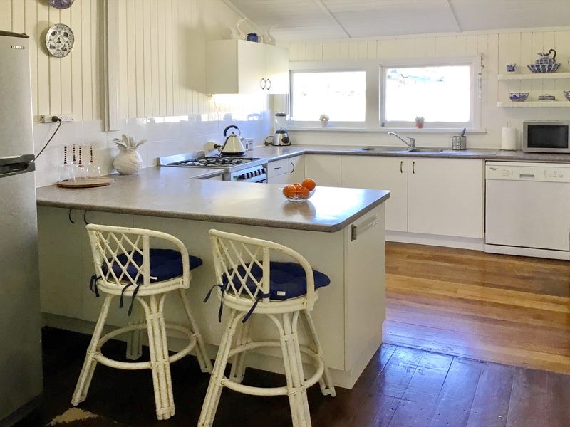 CHARACTERFUL AND CHARMING COTTAGE! 11