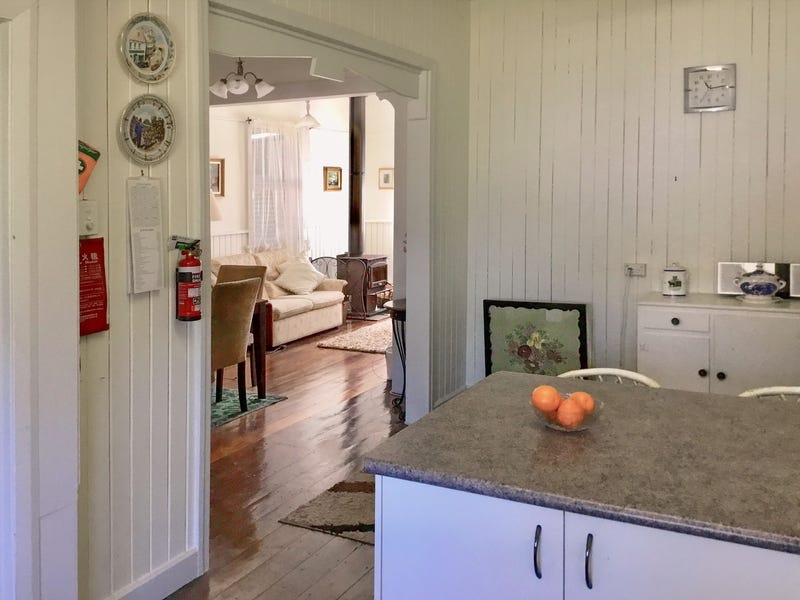 CHARACTERFUL AND CHARMING COTTAGE! 13