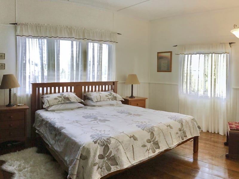 CHARACTERFUL AND CHARMING COTTAGE! 14