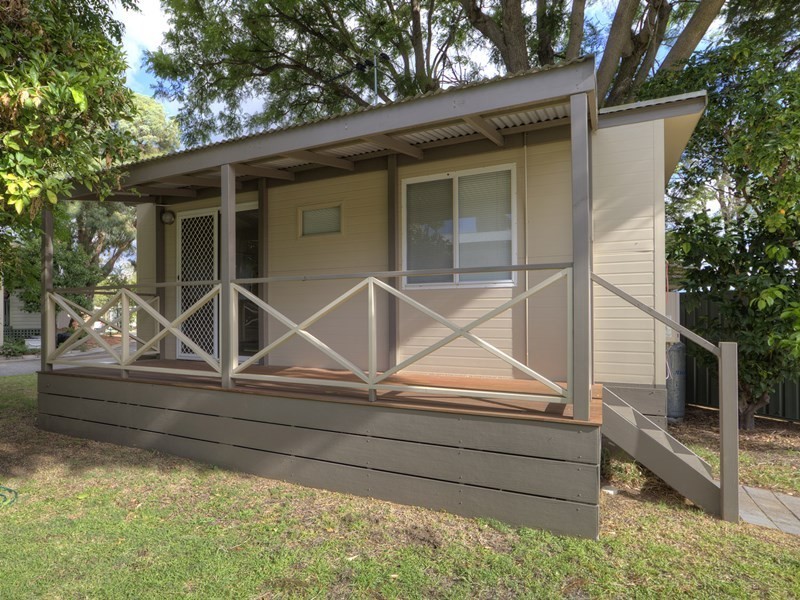 Neat and tidy single bed cabin located in over 50’s retirement village