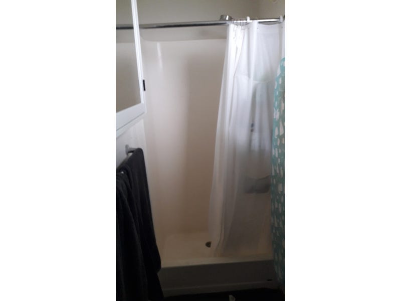 Neat and tidy single bed 14
