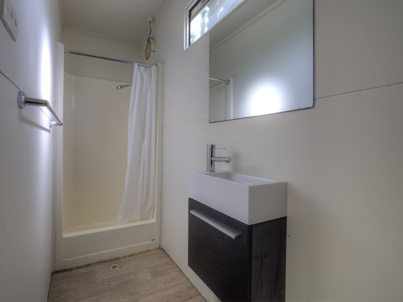 Neat and tidy single bed 16