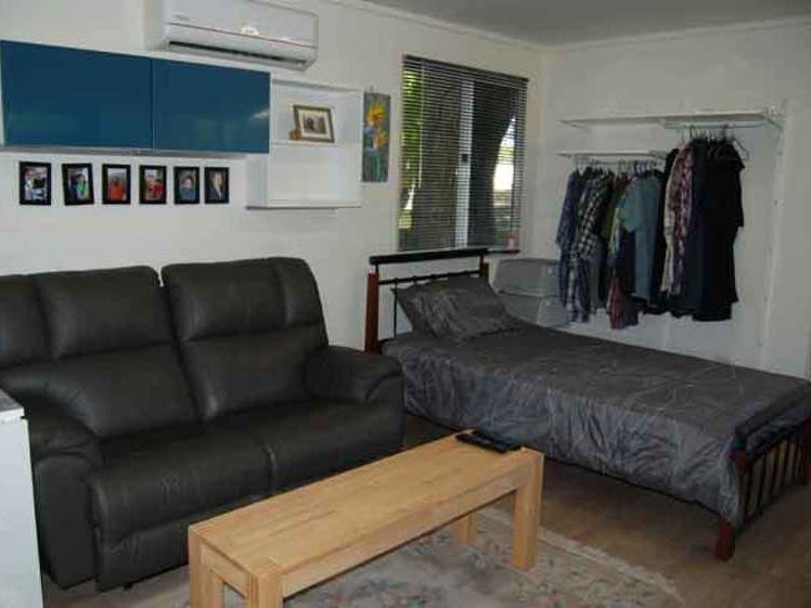 Neat and tidy single bed 19