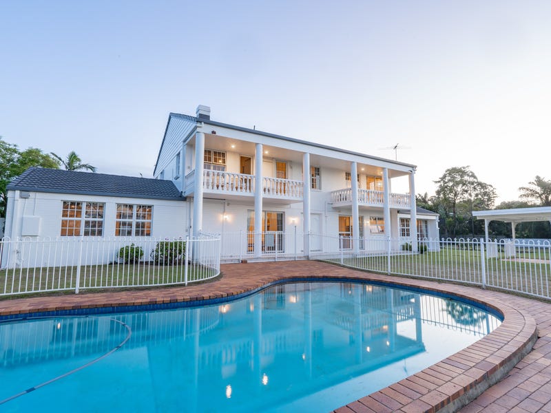 Grand Masterpiece with Expansive Views 4