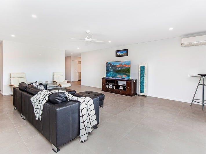 Coastal living in spacious apartment 5