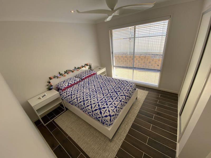 Modern home in sought after 5
