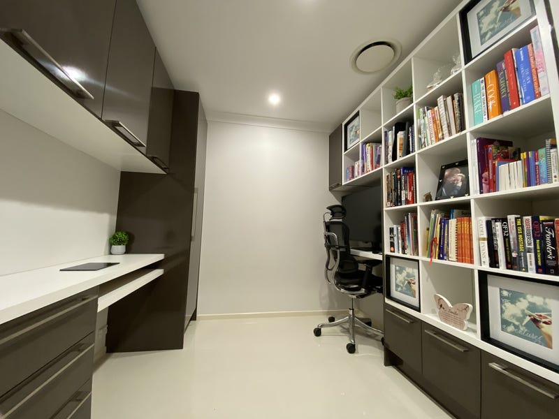 Modern home in sought after 7