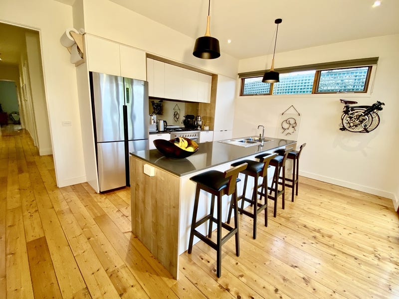 Modern lifestyle in superb location 4