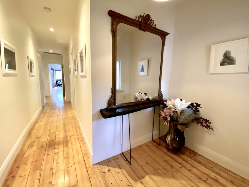 Modern lifestyle in superb location 6