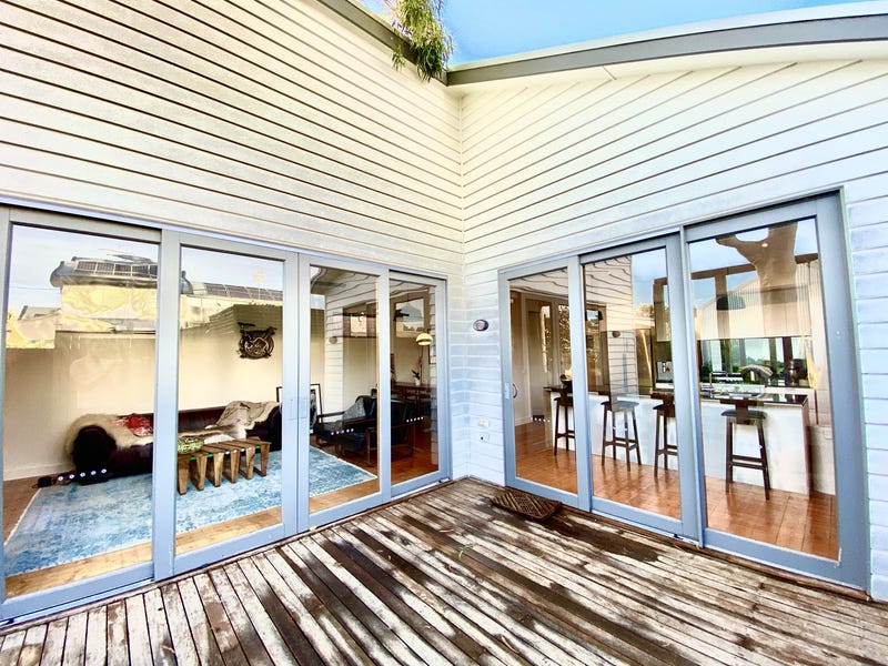 Modern lifestyle in superb location 7