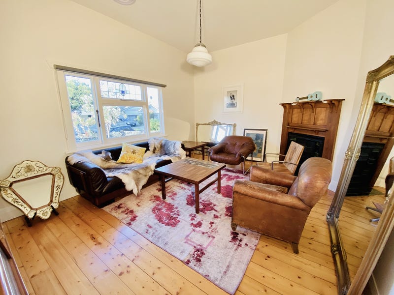 Modern lifestyle in superb location 8
