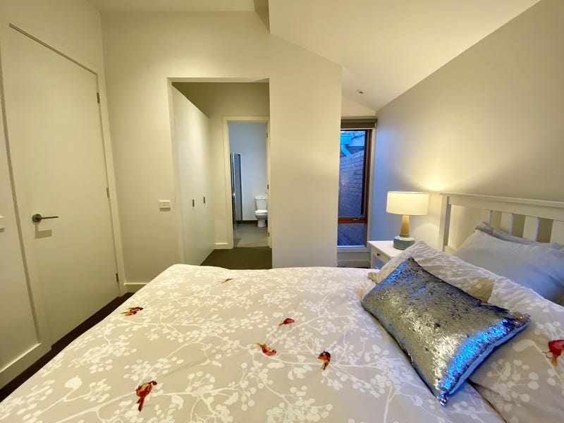 Modern lifestyle in superb location 9