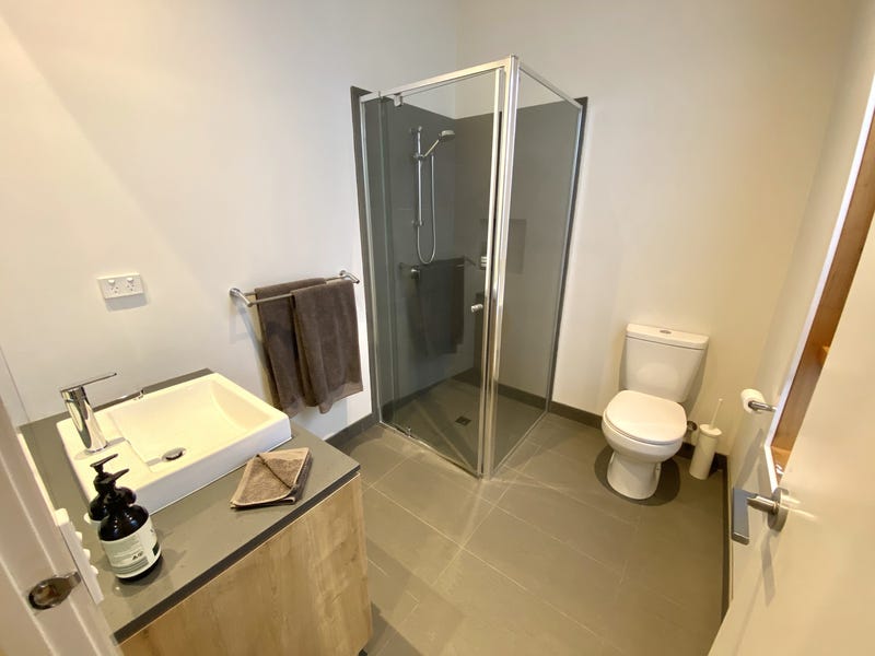Modern lifestyle in superb location 13