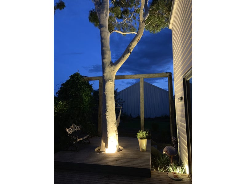 Modern lifestyle in superb location 16
