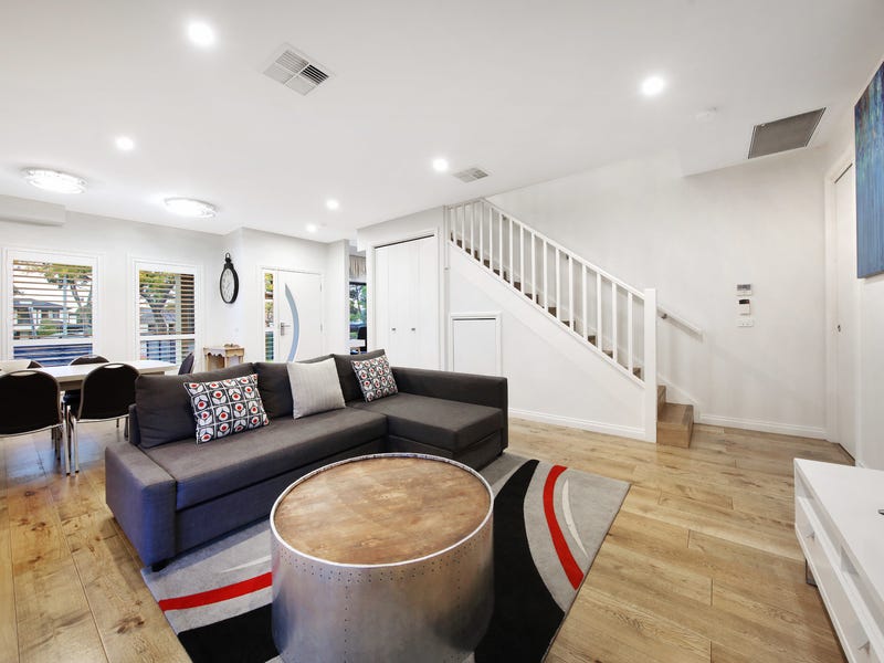 Luxury living in ideal position 4