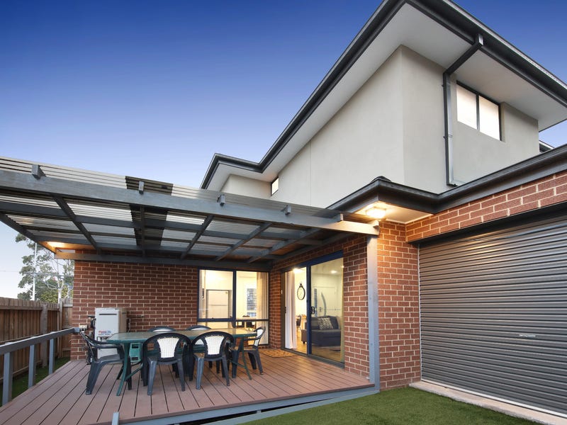 Luxury living in ideal position 6