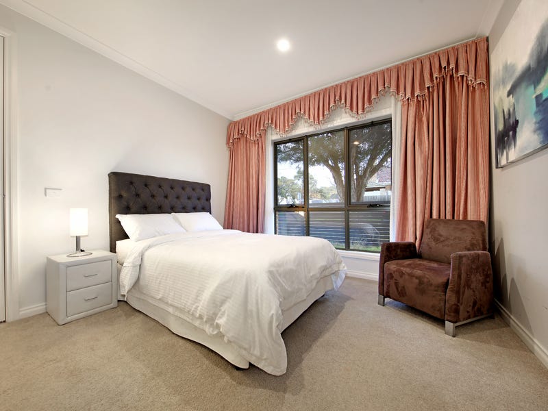 Luxury living in ideal position 7