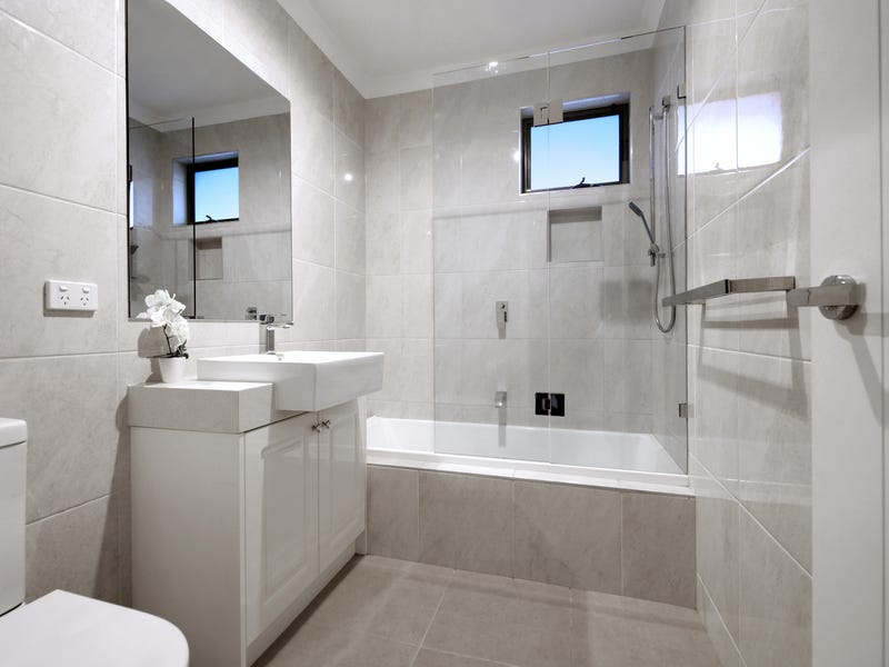 Luxury living in ideal position 10