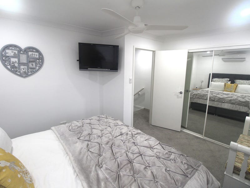 Newly renovated townhouse, 800m to 8