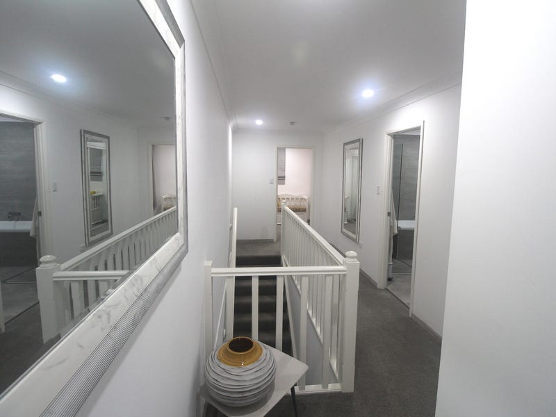 Newly renovated townhouse, 800m to 10