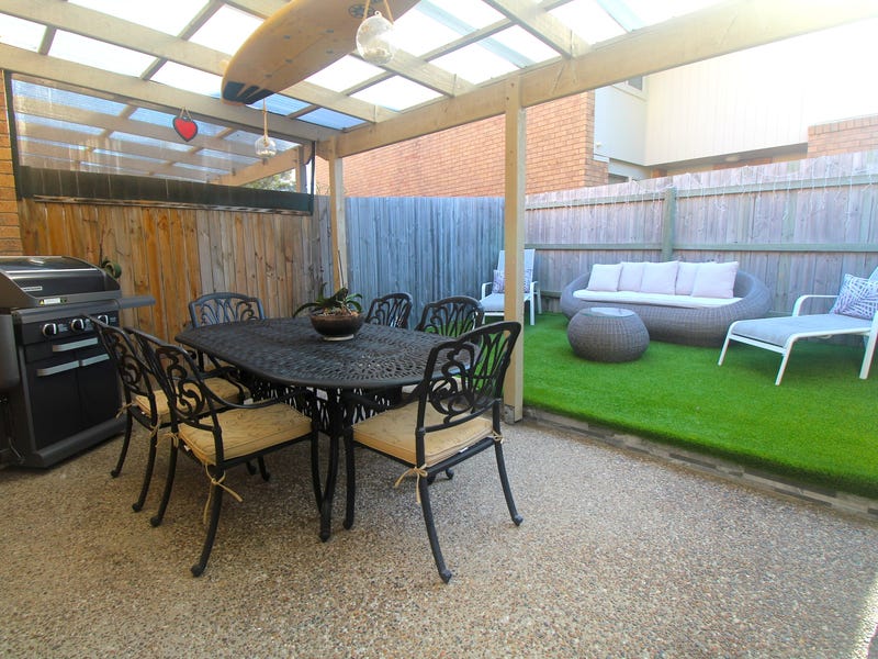 Newly renovated townhouse, 800m to 14