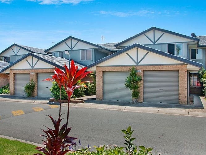Newly renovated townhouse, 800m to 15