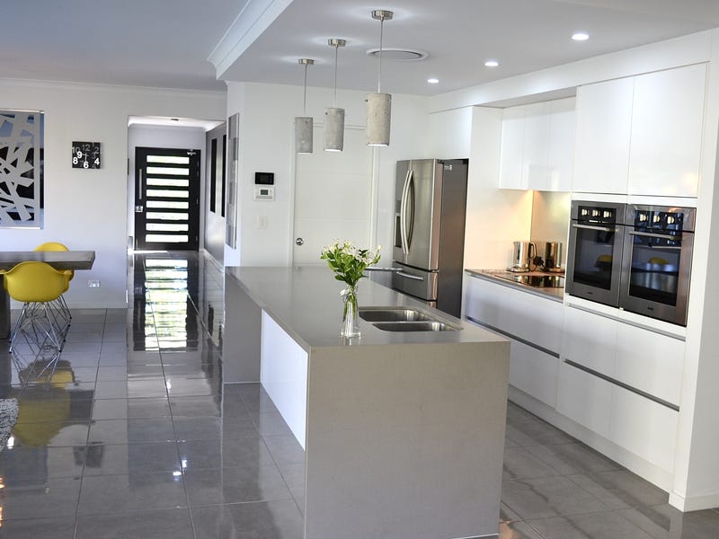 STYLISH MODERN HOME IDEAL LOCATION 6
