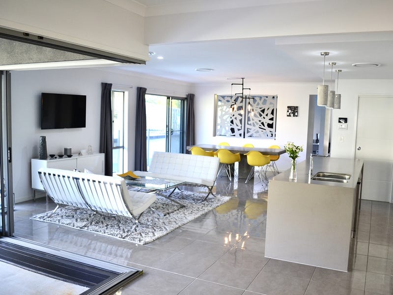 STYLISH MODERN HOME IDEAL LOCATION 7
