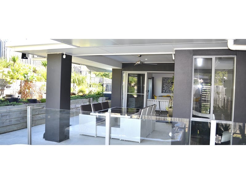 STYLISH MODERN HOME IDEAL LOCATION 10