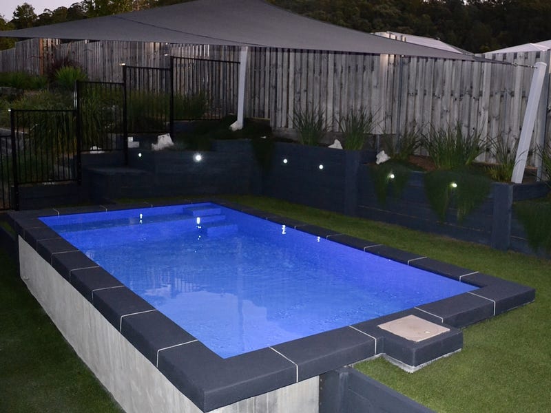 STYLISH MODERN HOME IDEAL LOCATION 12