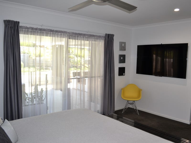 STYLISH MODERN HOME IDEAL LOCATION 15
