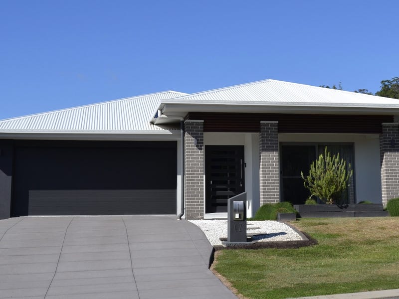 STYLISH MODERN HOME IDEAL LOCATION 25