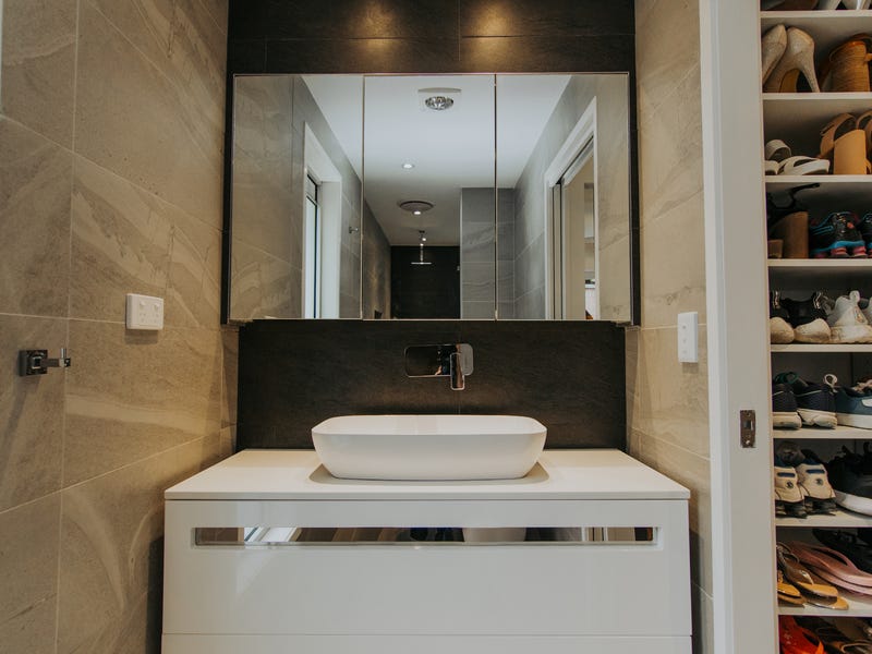 Stylish modern home with character… 19