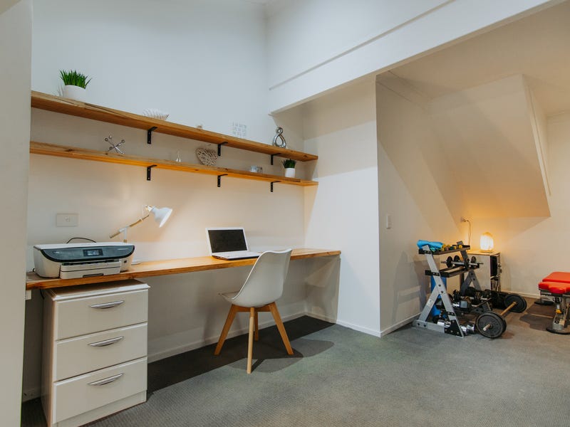 Stylish modern home with character… 28