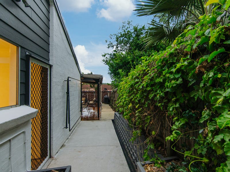 Stylish modern home with character… 33