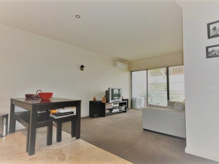 SOLD – Large one-bedroom apartment 7