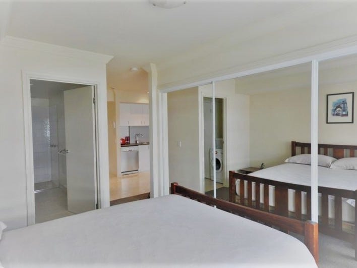 SOLD – Large one-bedroom apartment 8